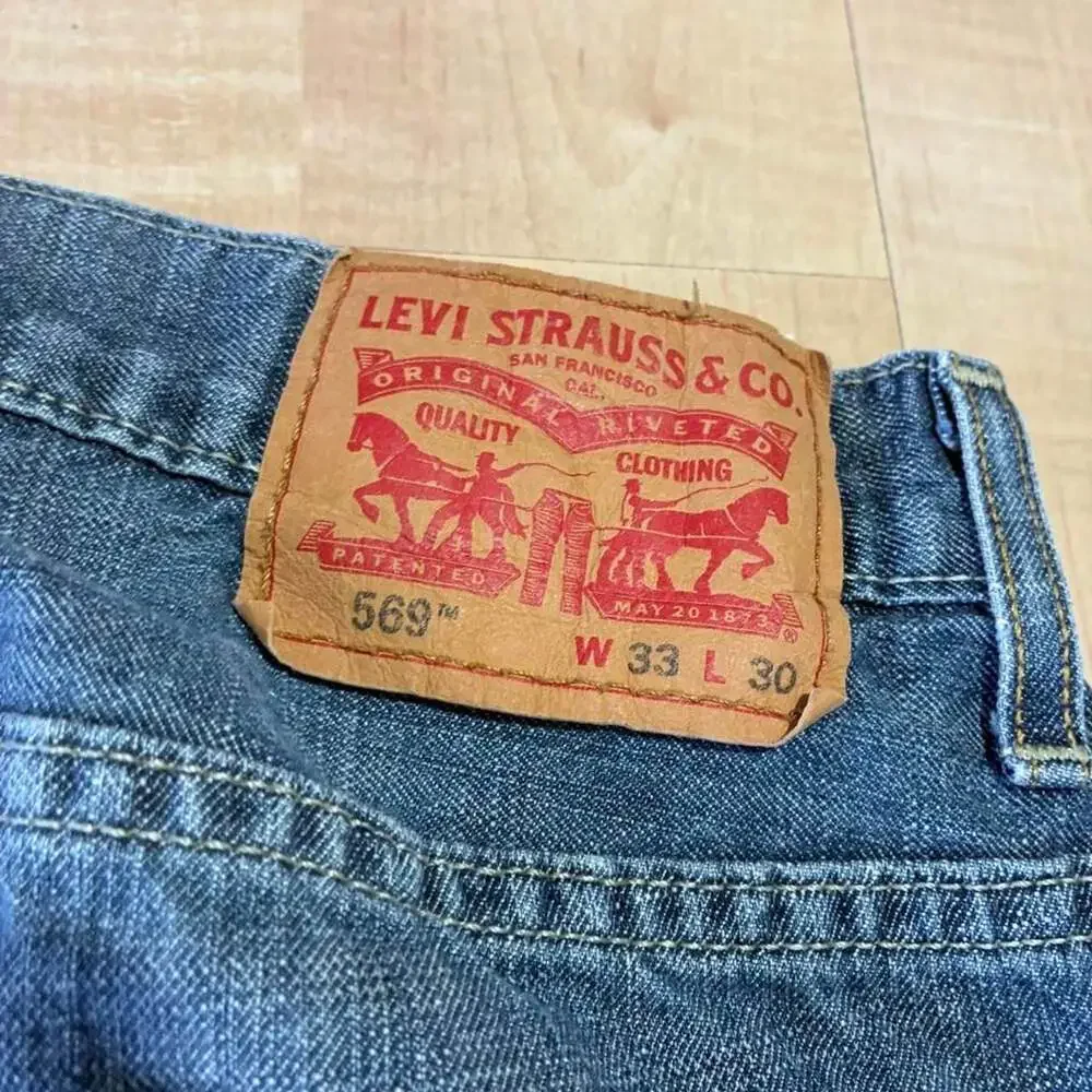 Levi's 569 Loose Straight Medium Wash Denim Jeans 33x30 Y2K Baggy